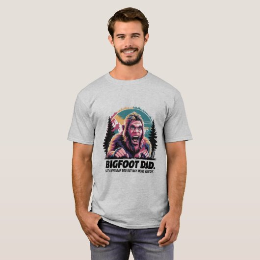 Bigfoot: Dadsquatch Tシャツ (正面フル)
