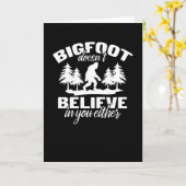 Bigfoot Doesnt Believe in You Either Sasquatch カード (黄色い花)