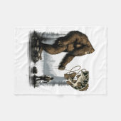 Bigfoot Fishing Funny Sasquatch Fi-shirt フリースブランケット (正面(横))