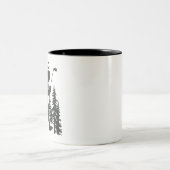 Bigfoot Golfer Tree Funny Sasquatch Golfing Golf ツートーンマグカップ (中央)