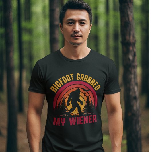 Bigfoot Grabbed my wiener' | Funny Cryptid Tシャツ