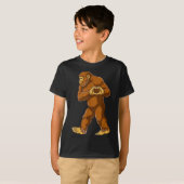 Bigfoot Heart Hands Funny Sasquatch Lover Valentin Tシャツ (正面フル)