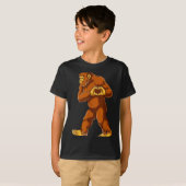 Bigfoot Heart Hands Funny Sasquatch Lover Valentin Tシャツ (正面フル)