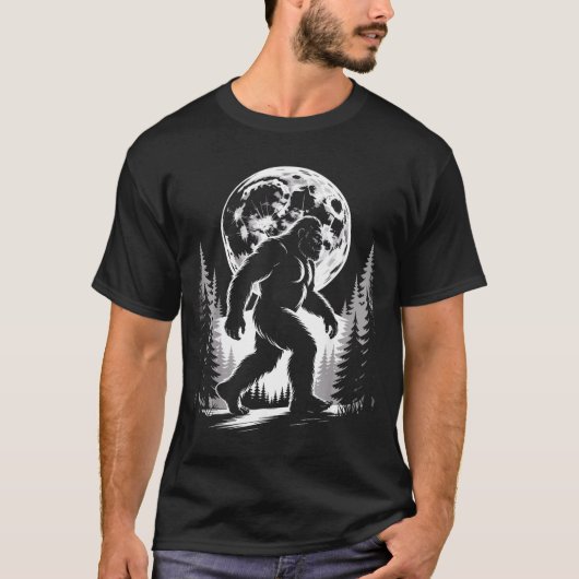 Bigfoot Moonlight Sasquatch Forest Cryptid Outdoor Tシャツ (正面)