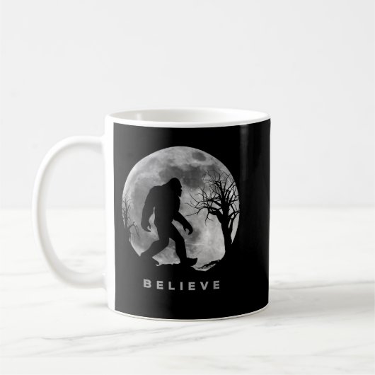 Bigfoot Night Full Moon I Believe Sasquatch Men Ki コーヒーマグカップ (左)