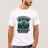 Bigfoot Off Road The Mountains Are Calling Tシャツ (正面)