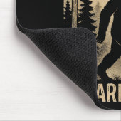 Bigfoot Retro Sasquatch A Guy Like Me Is Hard To F マウスパッド (コーナー)