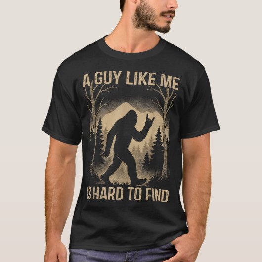 Bigfoot Retro Sasquatch A Guy Like Me Is Hard To F Tシャツ (正面)