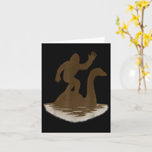 Bigfoot Riding Loch Ness Monster Funny Sasquatch  カード (黄色い花)