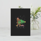 Bigfoot Santa Christmas Tree Lights Funny Xmas Sas 招待状 (スタンド正面)