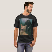 Bigfoot Sasqおもしろいで猫が幸せな自撮りを驚く Tシャツ (正面フル)