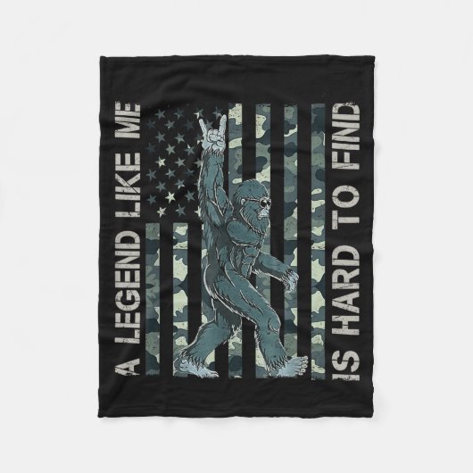 Bigfoot Sasquatch A Legend Like Me Is Hard To Find フリースブランケット (正面)