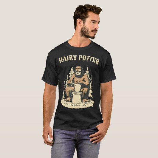 Bigfoot Sasquatch Hairy Potter Funny Pottery Ceram Tシャツ (正面フル)