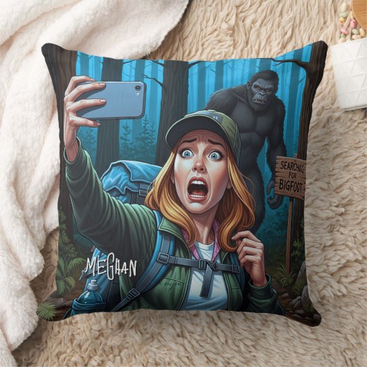 Bigfoot Sasquatch Selfie クッション (ブランケット)