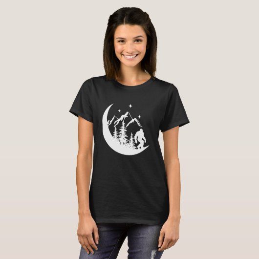 BigFoot Sasquatch Squatchy Forest Mountains Moon Tシャツ (正面フル)