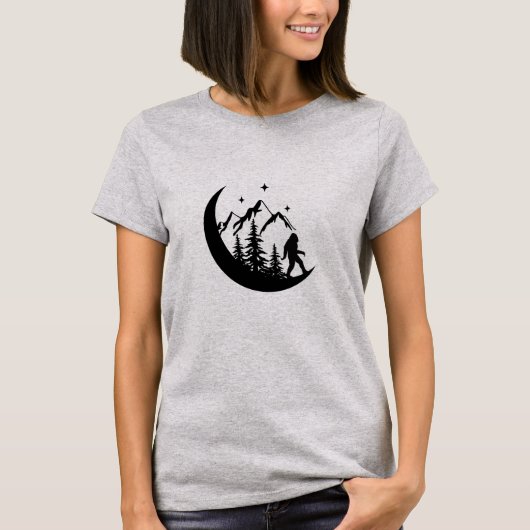 BigFoot Sasquatch Squatchy Forest Mountains Moon Tシャツ (正面)