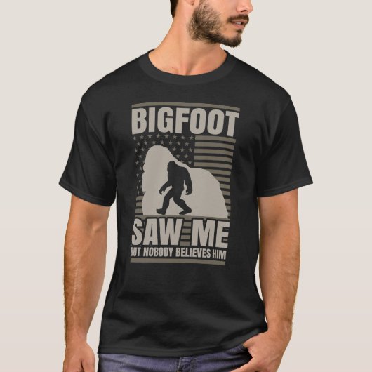 Bigfoot Saw Me American Flag Tシャツ (正面)