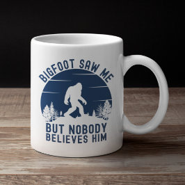 Bigfoot Saw me but nobody believes him funny コーヒーマグカップ