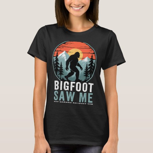 Bigfoot Saw Me But Nobody Believes Him Humor Funny Tシャツ (正面)