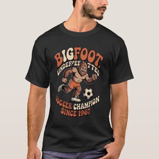  Bigfoot Soccer Legend T-Shirt | Funny Sasquatch S Tシャツ (正面)