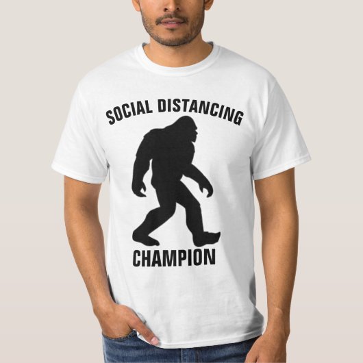BIGFOOT SOCIAL DISTANCINGチャンピオンおもしろいTシャツ Tシャツ (正面)