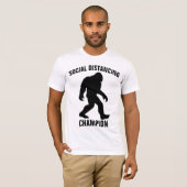 BIGFOOT SOCIAL DISTANCINGチャンピオンおもしろいTシャツ Tシャツ (正面フル)