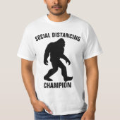 BIGFOOT SOCIAL DISTANCINGチャンピオンおもしろいTシャツ Tシャツ (正面)