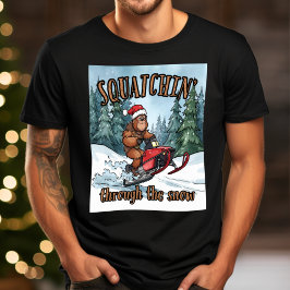 Bigfoot Squatchin' through the Snow Christmas Tシャツ