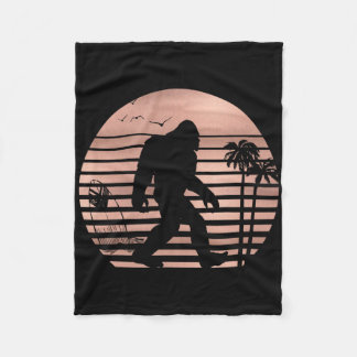 Bigfoot Surfing Shirt Funny Summer Apparel Tee Ros フリースブランケット