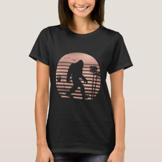 Bigfoot Surfing Shirt Funny Summer Apparel Tee Ros Tシャツ