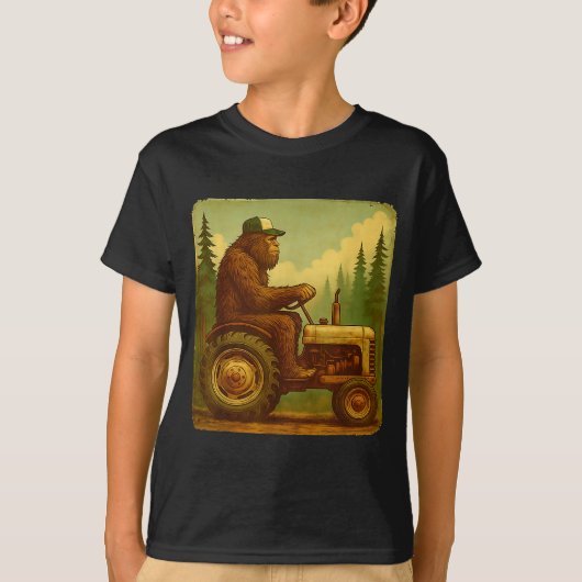 Bigfoot Tractor Farmer Design For Men Farming Farm Tシャツ (正面)
