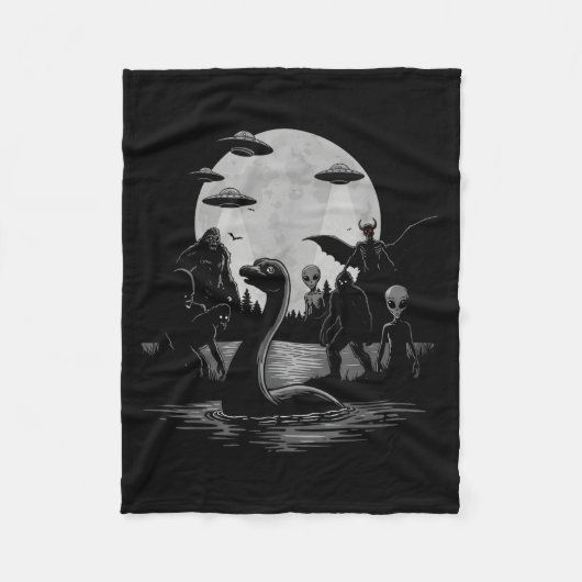 Bigfoot Ufo Loch Ness Monster Mothman And Aliens!  フリースブランケット (正面)