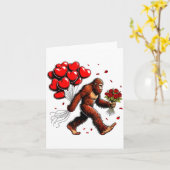 Bigfoot Valentines Day Funny Sasquatch Hearts Love カード (黄色い花)
