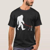 Bigfoot Walking Boston Terrier Tシャツ (正面)