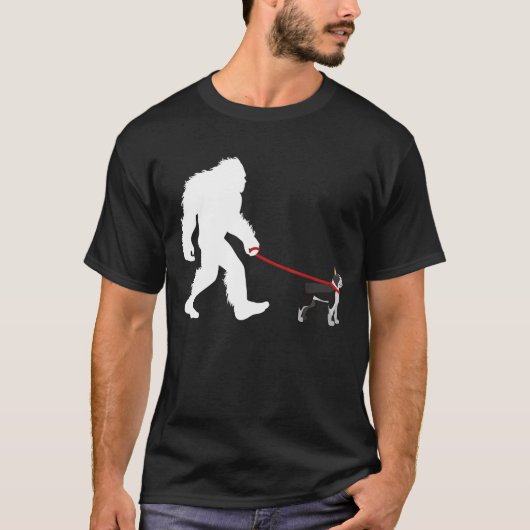 Bigfoot Walking Boston Terrier Tシャツ (正面)