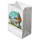 Bigfoot Walking His Dog Humorous Outdoor  ミディアムペーパーバッグ (正面アングル)