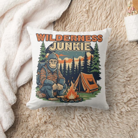 Bigfoot wilderness junkie retro design クッション (ブランケット)