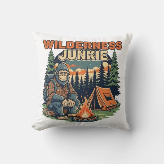 Bigfoot wilderness junkie retro design クッション (正面)