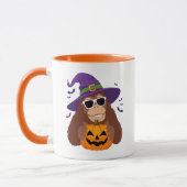 Bigfoot Witch with Pumpkin Halloween マグカップ (左)