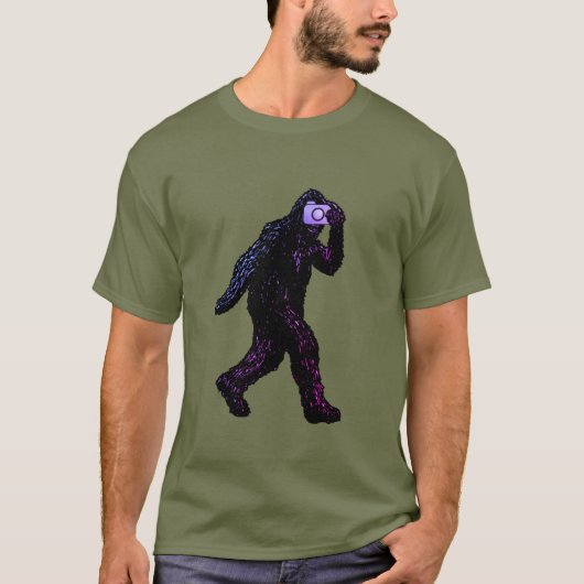 Bigfoot with Camera – 写真おもしろい自撮T-S Tシャツ (正面)