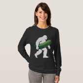 Bigfoot with Cucumber for Adventurous Campers and  Tシャツ (正面フル)