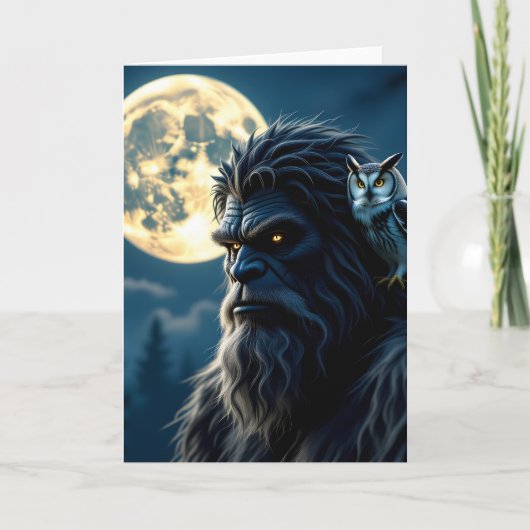 Bigfoot with Glowing Eyes and Owl on his Shoulder  カード (正面)