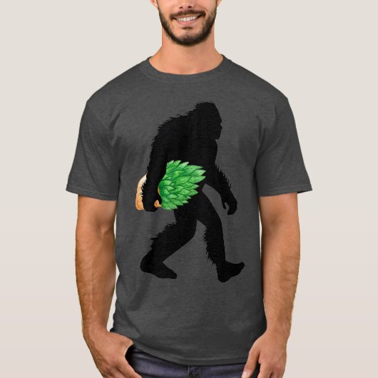 Bigfoot With Succulent Sasquatch Cactus Plant Tシャツ (正面)