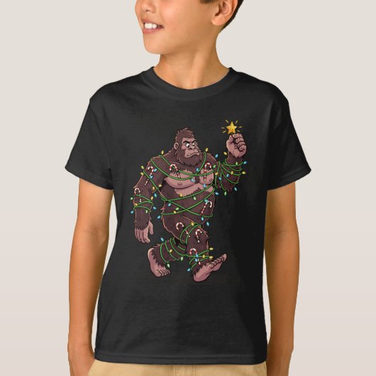 Bigfoot Wrapped in Christmas Lights Tシャツ (正面)