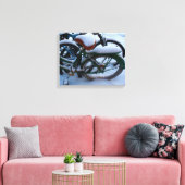 Bikes in the Snow キャンバスプリント (インサイチュ (リビング))