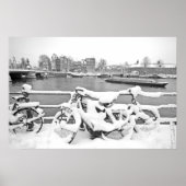 Bikes in the snow in Amsterdam the Netherlands ポスター (正面)