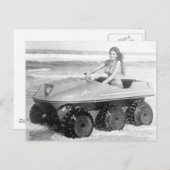 Bikini Girl in All Terrain Vehicleヴィンテージ写真 ポストカード (正面/裏面)