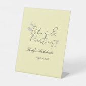 Bikins & Martinis bachelorette party yellow retro 台座サイン (正面)