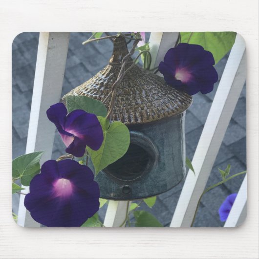 Birdhouse With Morning Glories Close-up マウスパッド (正面)