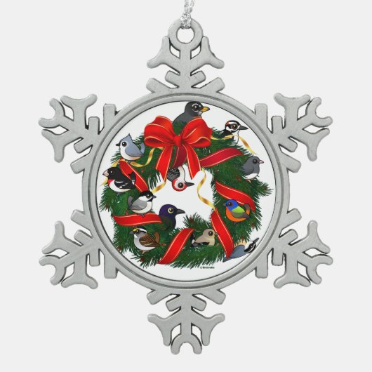 Birdorable NAの裏庭の鳥のクリスマスのリース スノーフレークピューターオーナメント (正面)